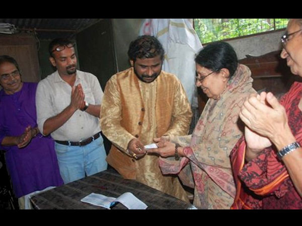 എല്ലാവരിലേയ്ക്കും എല്ലാവരിലേയ്ക്കും