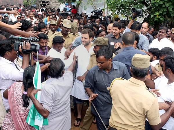 സ്വന്തം കയ്യിലാണ് പിടിച്ചത് സ്വന്തം കയ്യിലാണ് പിടിച്ചത്