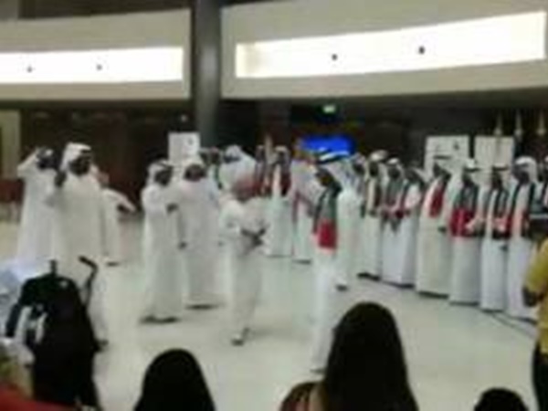 നാനുറ് പേരില്‍