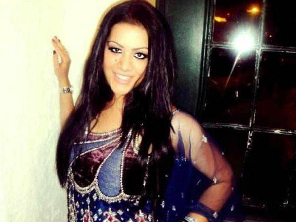 പരസ്യമായി നാണം കെടുത്തി പരസ്യമായി നാണം കെടുത്തി