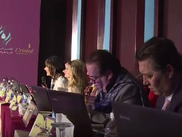 സ്ലീവ്‌ലെസ്സ്