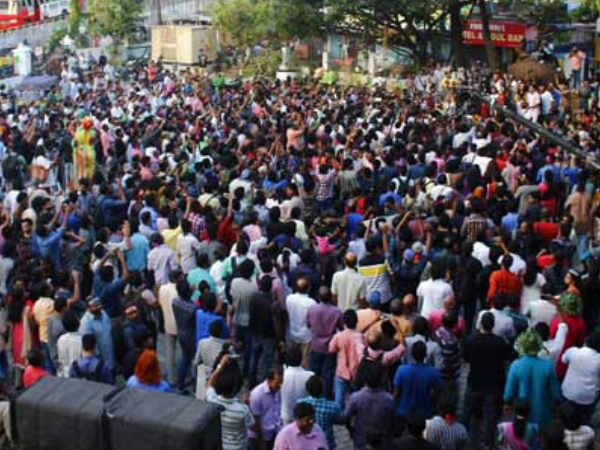 തെരുവ്, പോരാട്ട വേദിയാകും