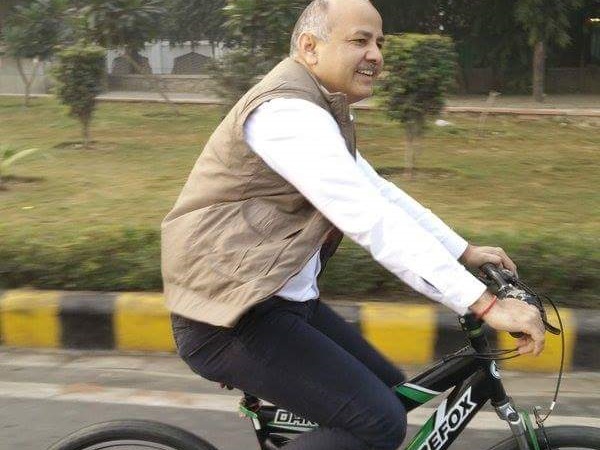 മന്ത്രിയുടെ സൈക്കിള്‍ യാത്ര