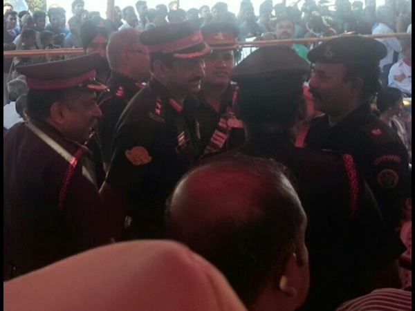 യൂണിഫോമില്‍