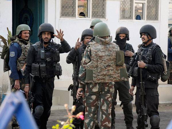 ഇന്ത്യയുടെ രക്ഷ