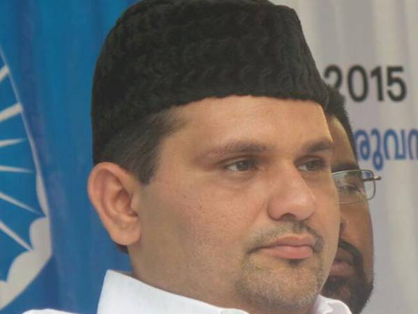 പര്ദ്ദയിലും നിലപാട് പര്ദ്ദയിലും നിലപാട്