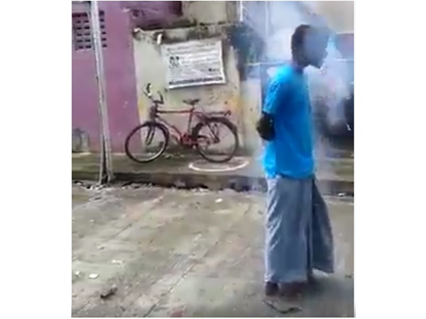 ആരാധന മൂത്തതാണോ?