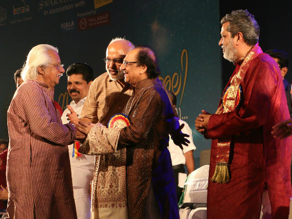 നിലവിളക്ക് കൊളുത്തിയത്