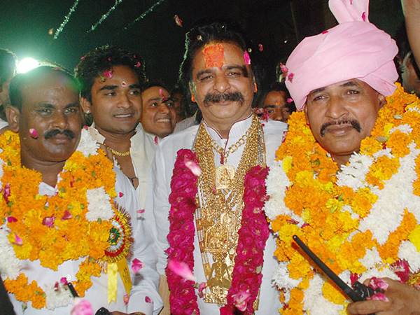 വാച്ചിന് മാത്രം വില...