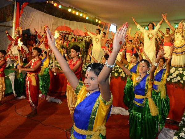 വേദിയെ ഇളക്കിമറിച്ച് കലാരൂപങ്ങള്‍