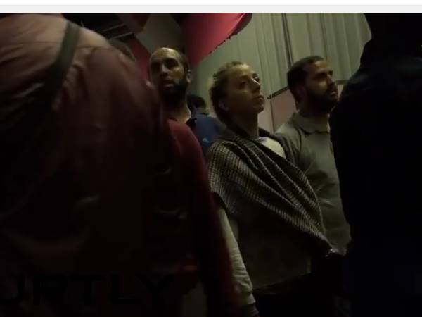  തല്ലി നിലംപരിശാക്കി