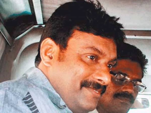 ഔദ്യോഗിക വസതിയില്‍ നിന്ന്