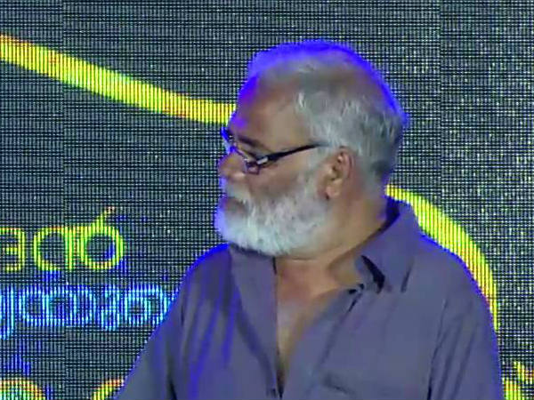 പ്രതിഷേധം പരസ്യമായി