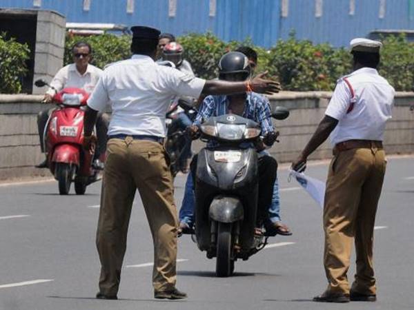 മുന്‍വരിയില്‍ പല്ല് ഇല്ലായിരുന്നു