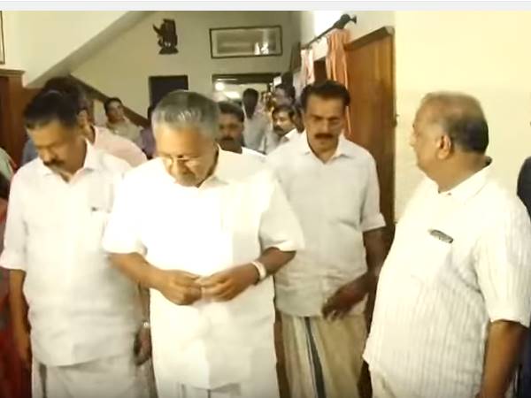 ആദരാഞ്ജലികള് അര്പ്പിക്കാന് ആദരാഞ്ജലികള് അര്പ്പിക്കാന്