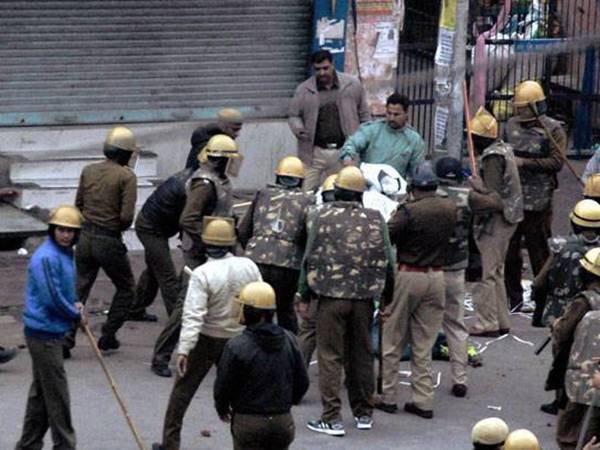 സമരം അക്രമാസക്തം