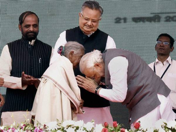 ടി വിയും പത്രവും ഇല്ല