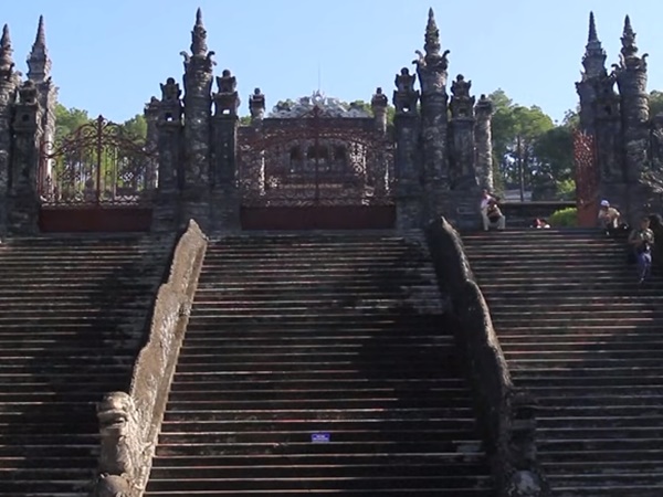 മരിച്ച് മണ്ണടിഞ്ഞവര് മരിച്ച് മണ്ണടിഞ്ഞവര്