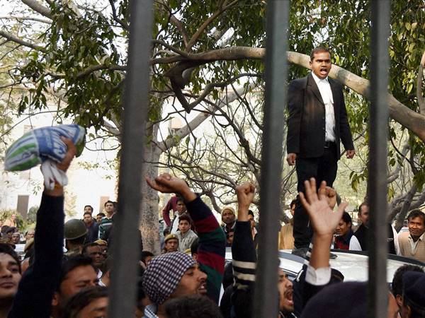 മൂന്ന് മണിക്കൂര് തല്ലി മൂന്ന് മണിക്കൂര് തല്ലി