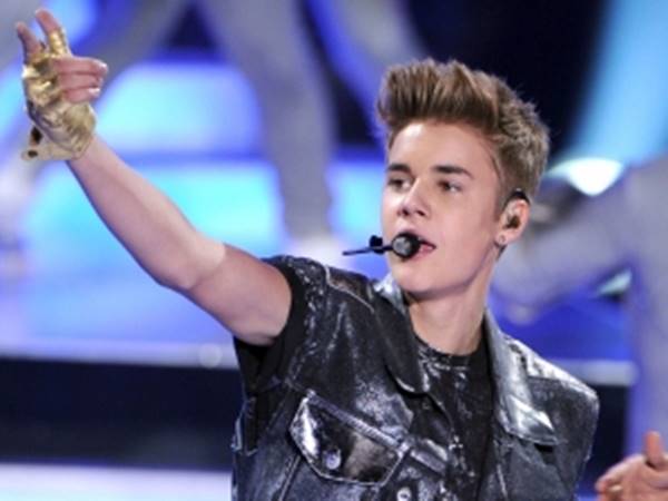 വിവാദ നായകന്‍