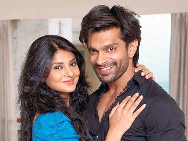 ആരാണിതിന് പിന്നില്‍