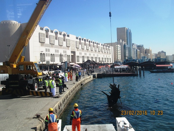  ബാങ്ക് ഉദ്യോഗസ്ഥര്‍ക്ക് പ്രവേശനമില്ല, പകരം പട്ടികള്‍ക്ക് പ്രവേശനം