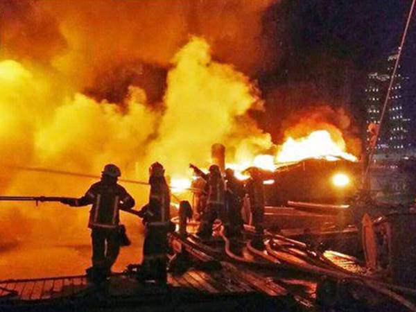 നിര്‍ത്തിയിട്ടിരുന്നു