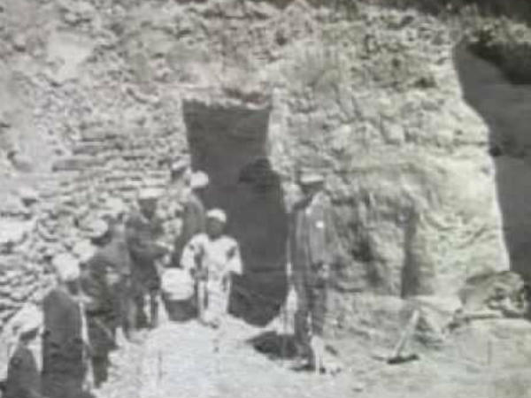 രണ്ട് അറകള് രണ്ട് അറകള്