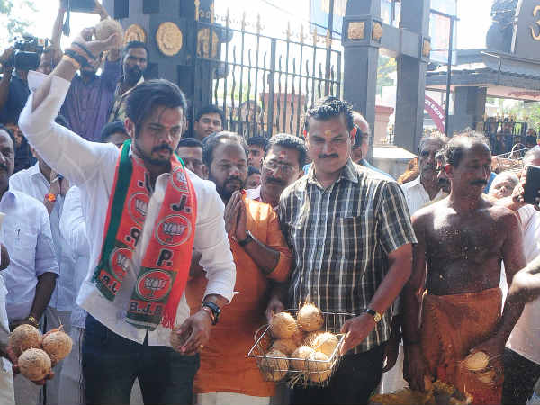 ക്ഷേത്രദര്‍ശനം