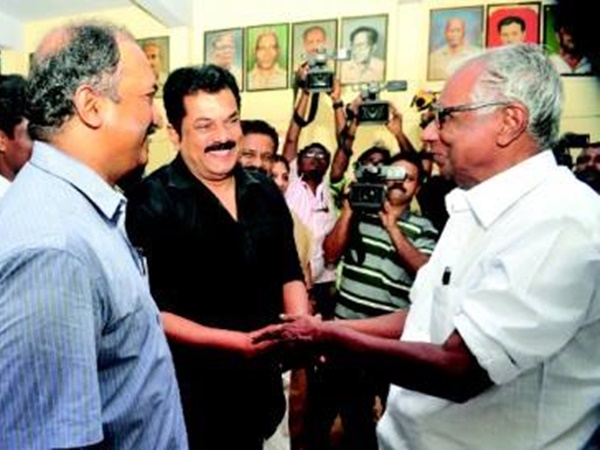 പാര്‍ട്ടി ഓഫീസില്‍