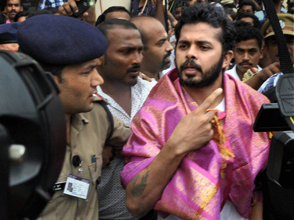 എല്ലാവരും ചിരിച്ചു