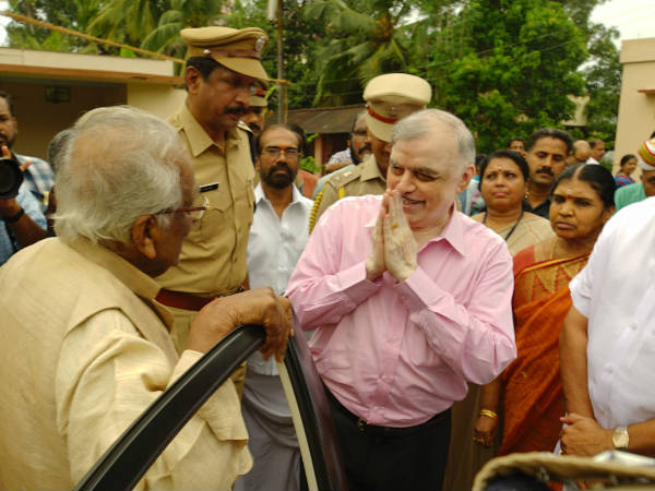 ആര്‍ക്കാണ് വോട്ട്?