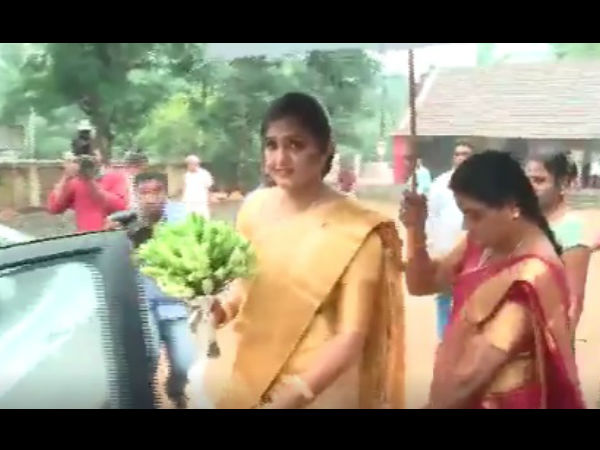 വധു ബൂത്തില്‍