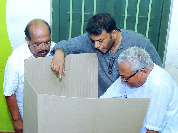 വിഎസ് വോട്ട് ചെയ്യുമ്പോള്‍ മാത്രമല്ല