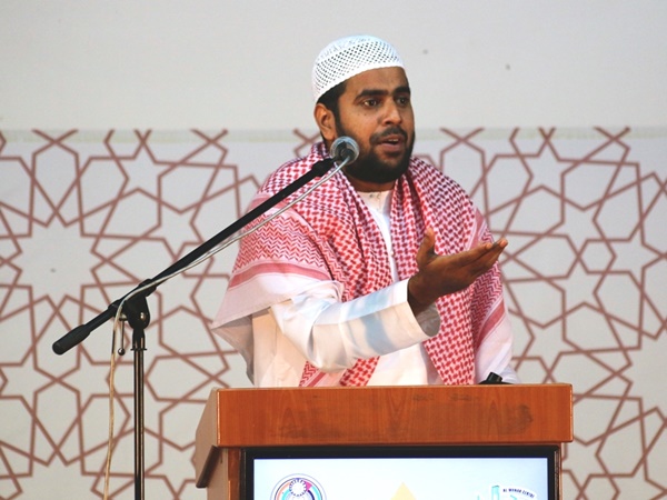 ansarnanmandaspeeking1