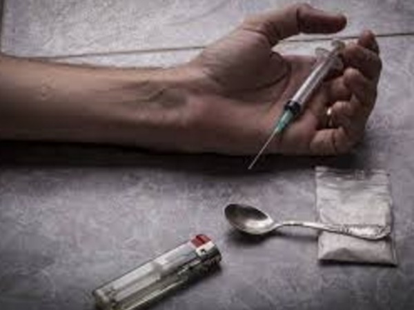 മദ്യത്തിന് അടിമ