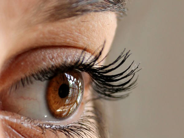 കണ്ണുകള്‍ ഉപയോഗിച്ച്