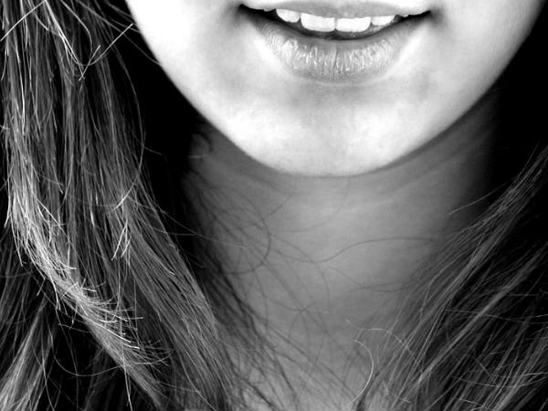 നിര്‍ബന്ധിത ചിരി