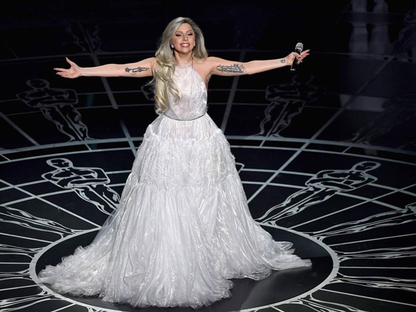 സന്യാസിയുടെ മേലങ്കിയിട്ട ചെന്നായ