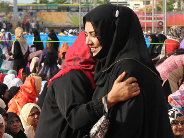 ആശംസകള്‍ കൈമാറി