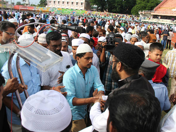 വിശ്വാസികളുടെ പെരുമഴ