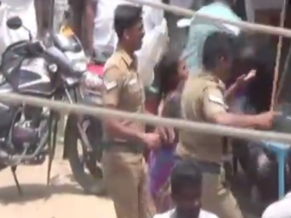 നടുറോഡില്‍ സംഭവിച്ചത്
