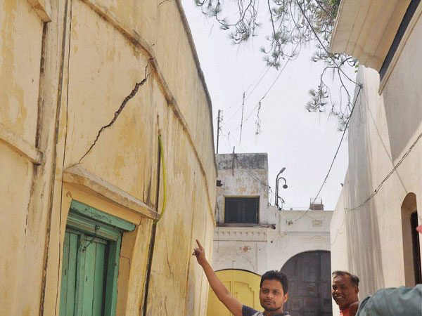 പുഴകള്‍ ഗതിമാറി ഒഴുകും
