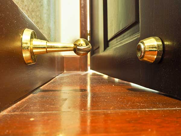 വാതില്‍ അടച്ചിടുക