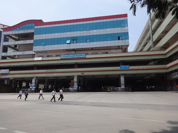 പെട്ടുപോയത് ജീവനക്കാര്‍ 