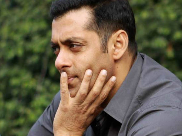 ഒറ്റയ്ക്കല്ല