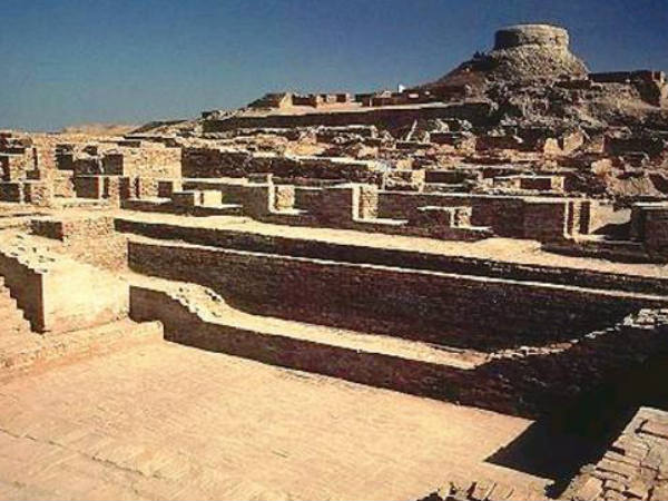 ചവിട്ടുപടികളുള്ള കുളം