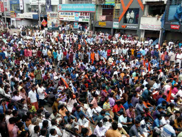 എസ്ഡിപിഐ പ്രവര്‍ത്തകര്‍