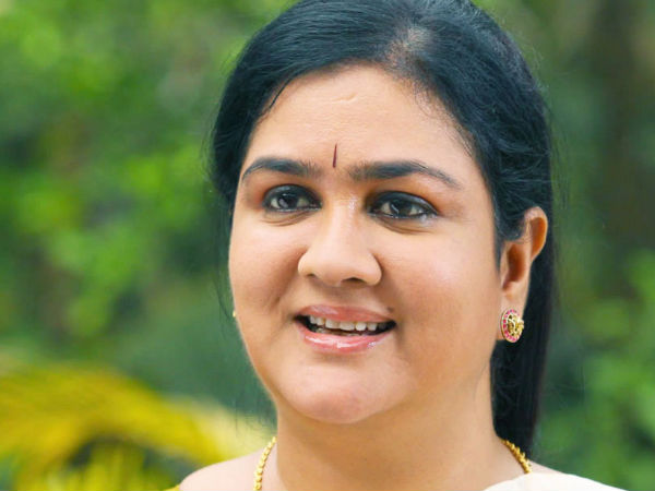 അല്‍പവസ്ത്രത്തില്‍