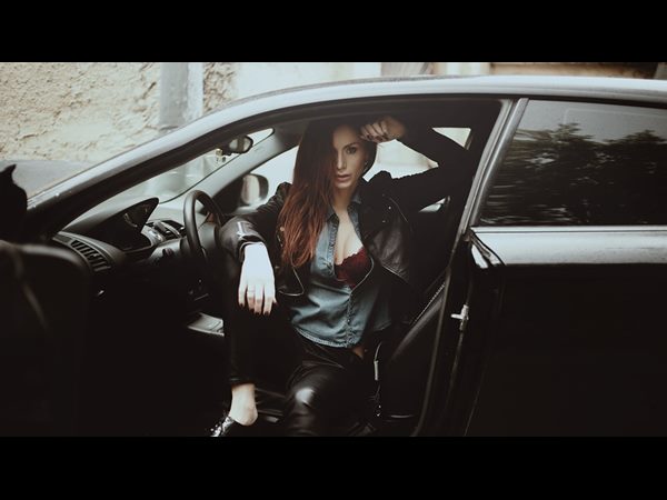 ഒറ്റയ്ക്ക്